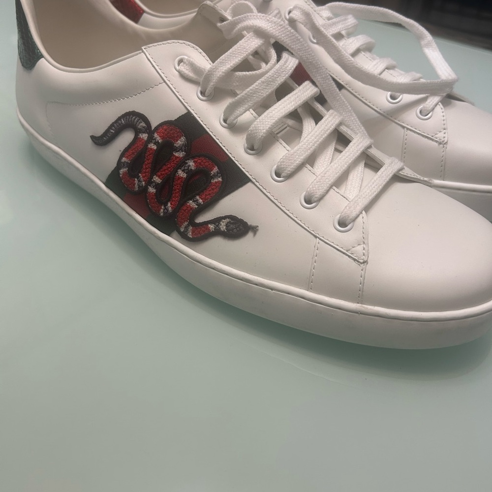 Gucci White Sneakers with Red and Black Accents - Picture 5 of 5